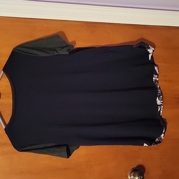 Top - Picture 3 of 3